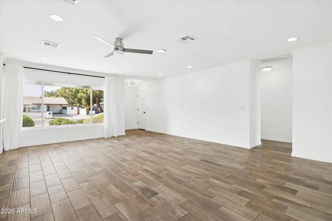 Real Estate Picture 5