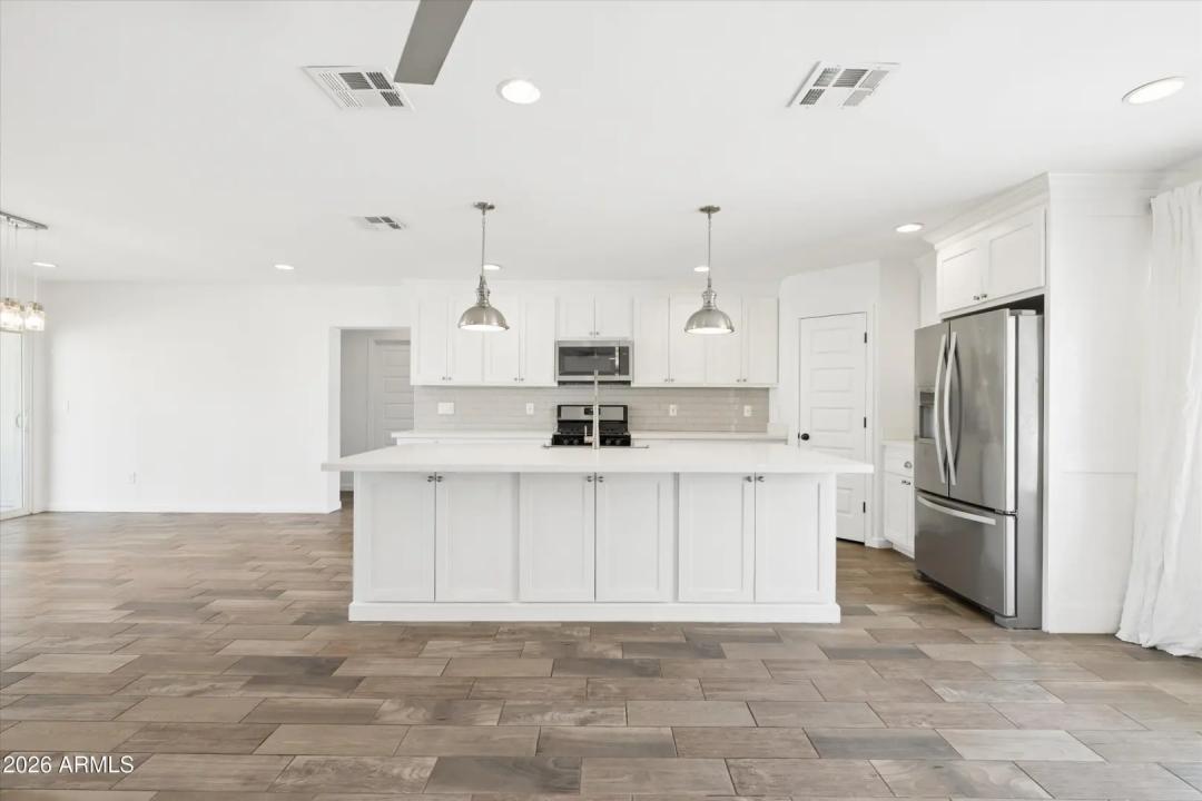 Real Estate Picture 7