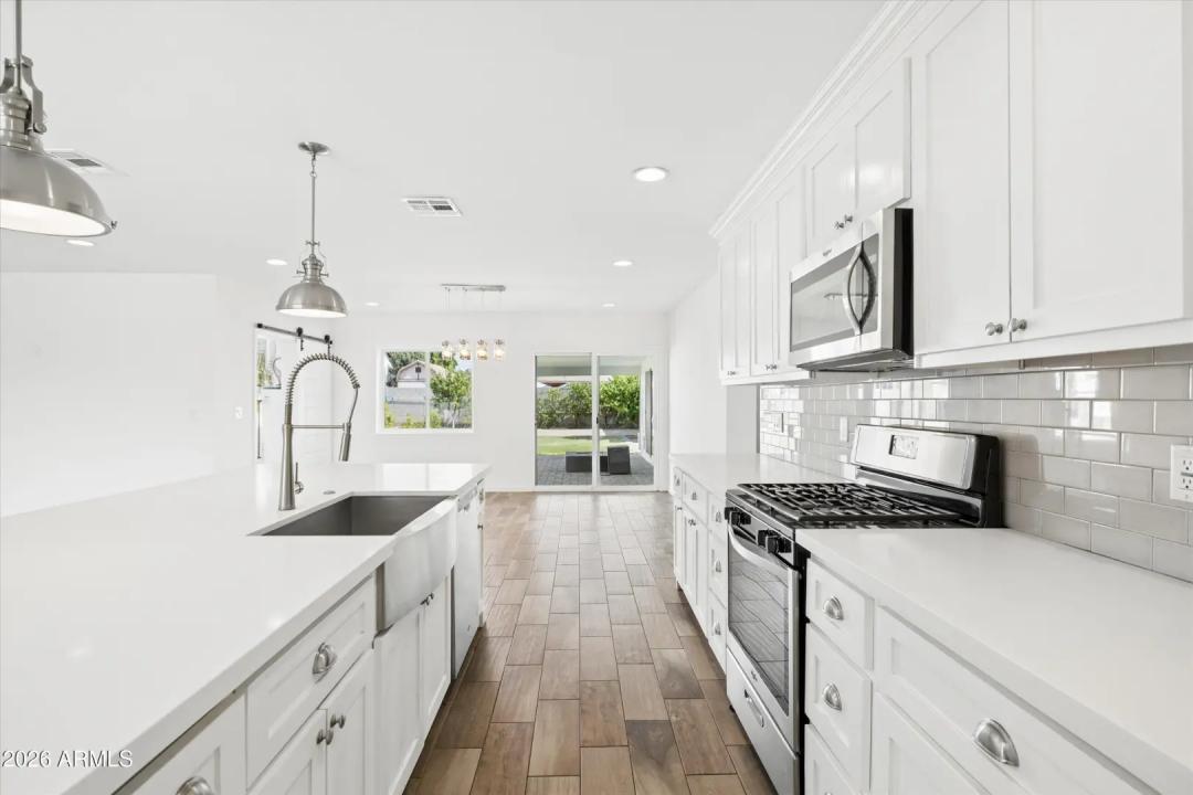 Real Estate Picture 10