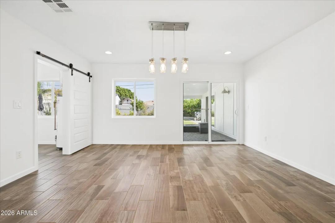 Real Estate Picture 11