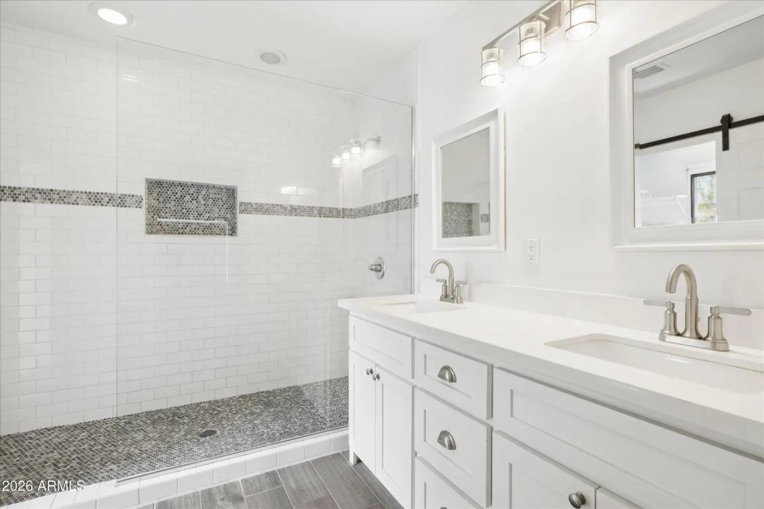 Real Estate Picture 14
