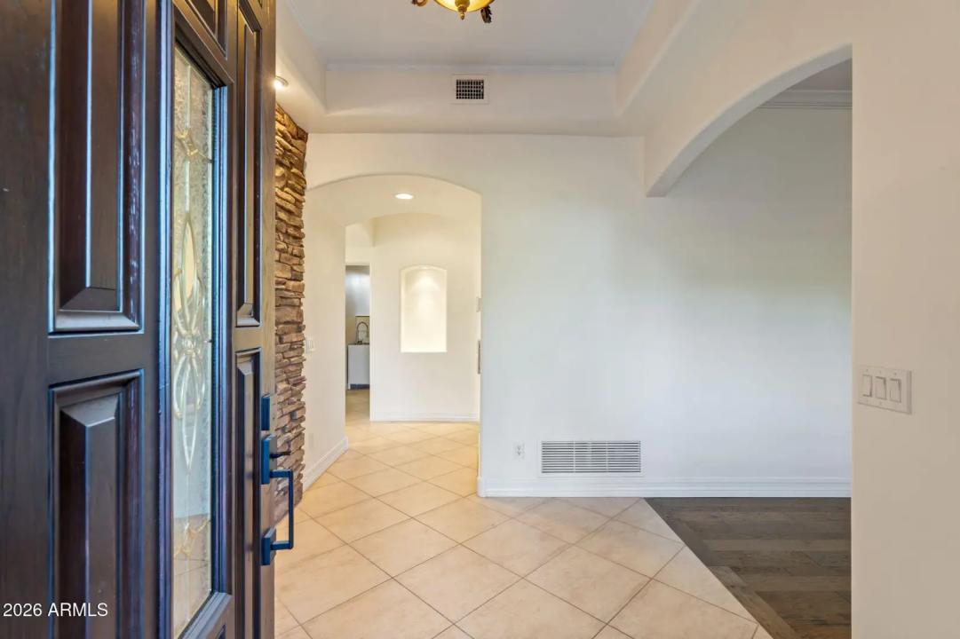 Real Estate Picture 3