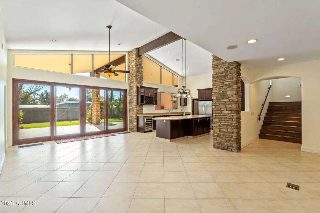 Real Estate Picture 8