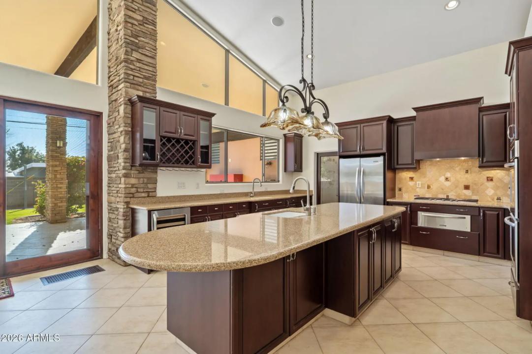 Real Estate Picture 10
