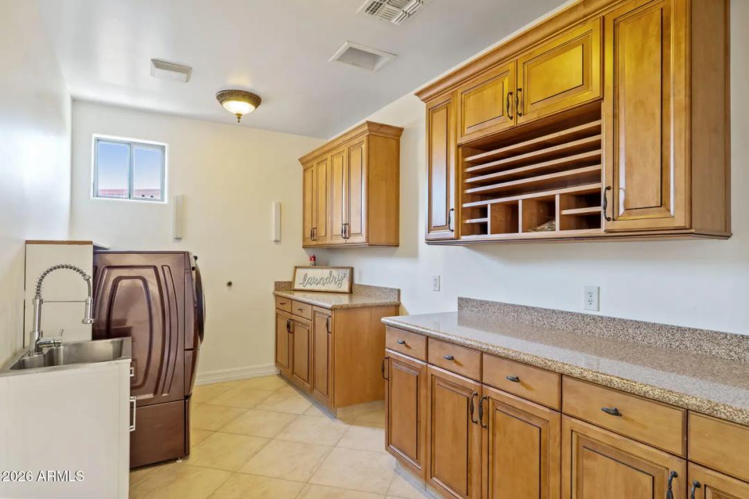 Real Estate Picture 14