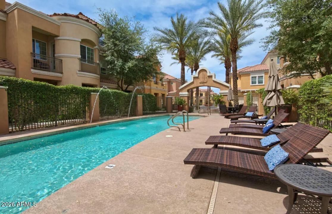 Real Estate Picture 4