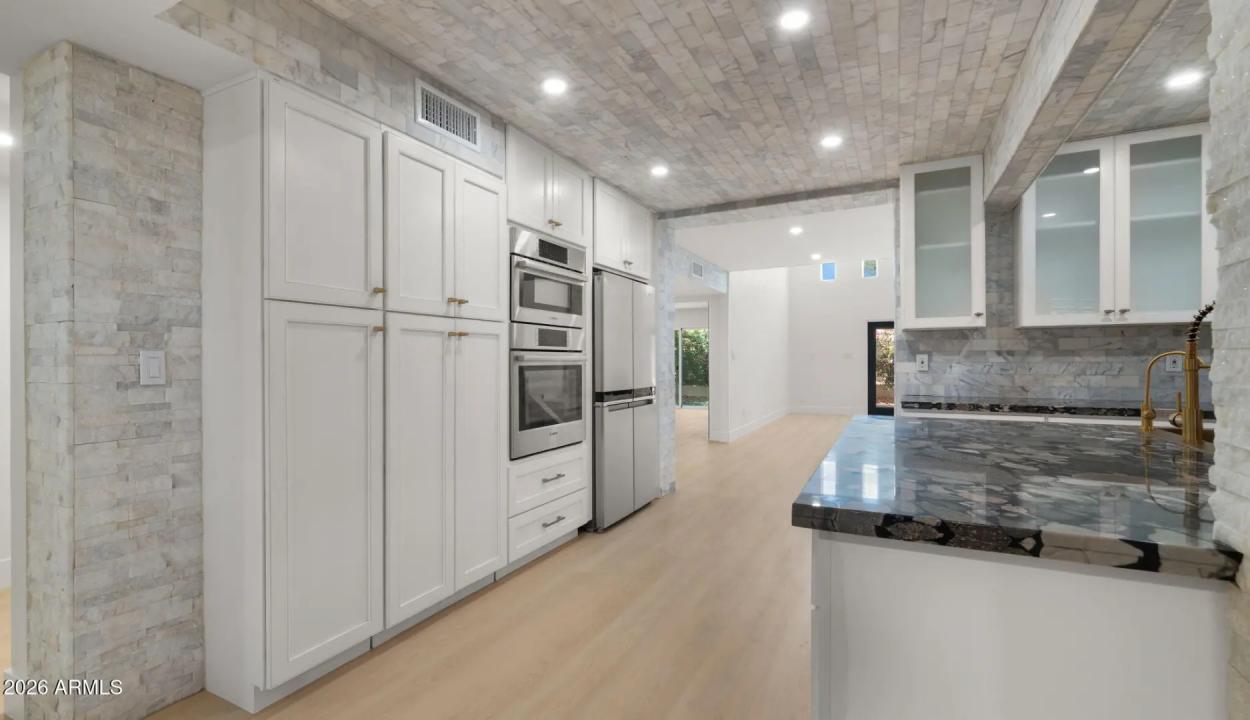 Real Estate Picture 6