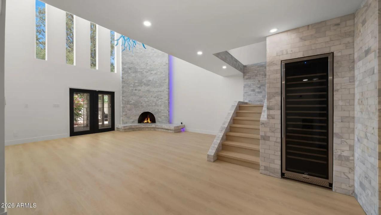 Real Estate Picture 9