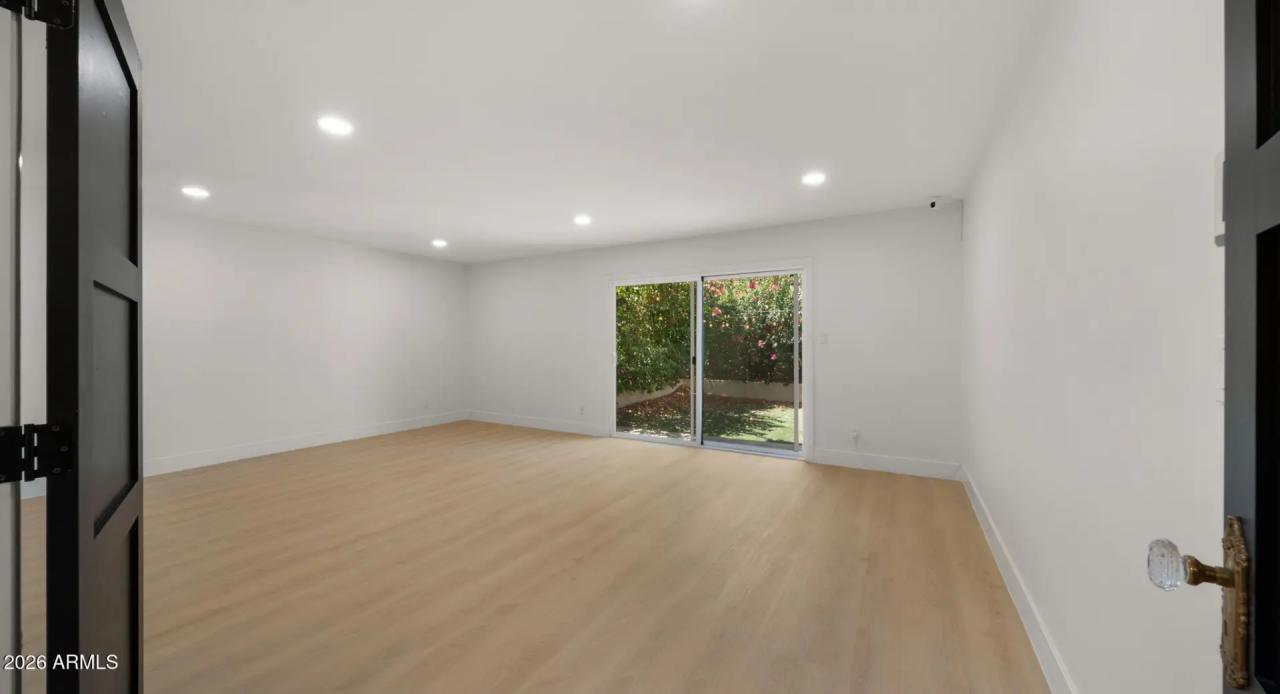 Real Estate Picture 12