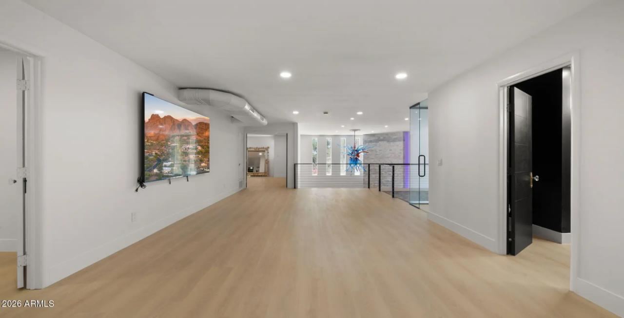 Real Estate Picture 16