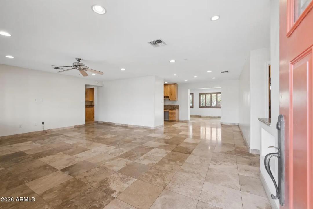 Real Estate Picture 4