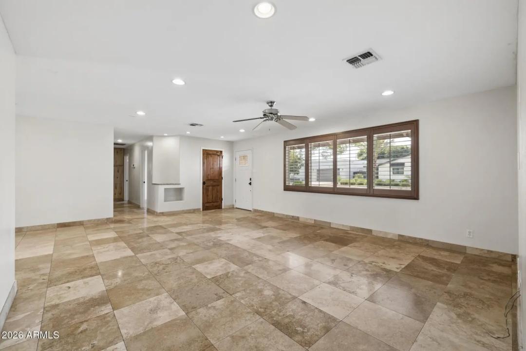 Real Estate Picture 7