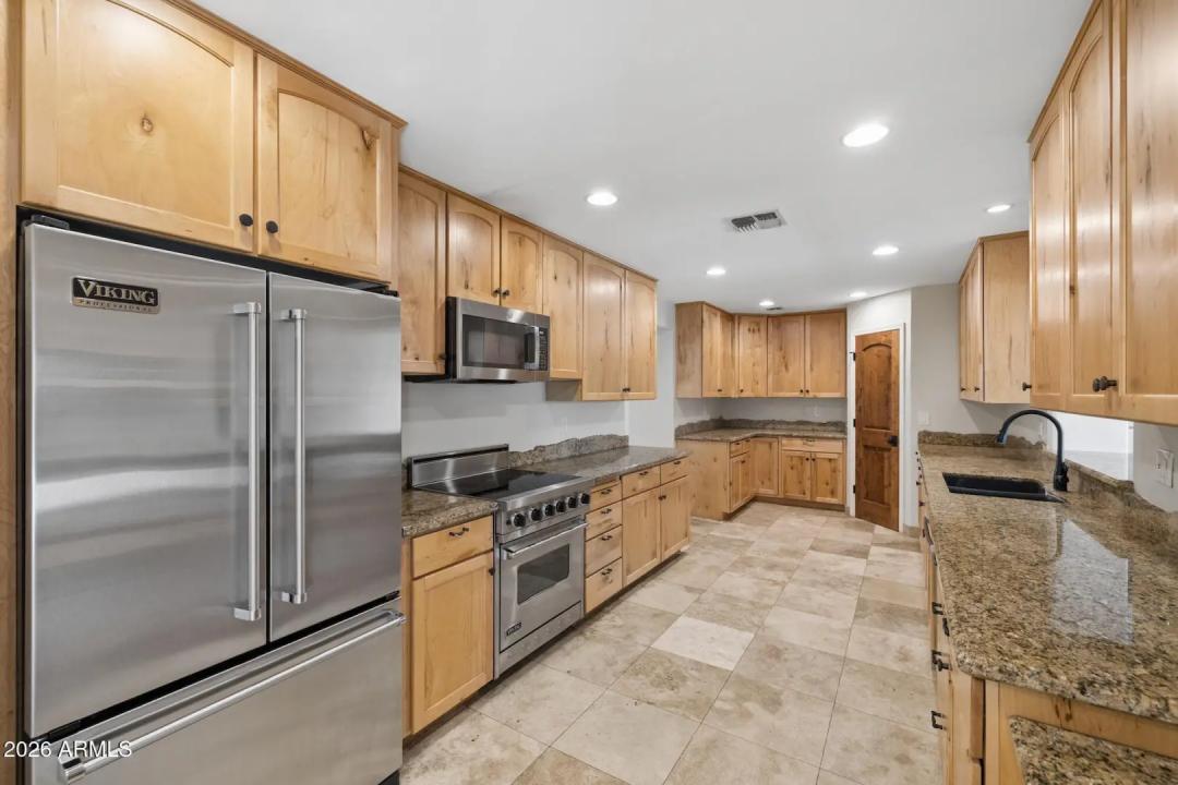 Real Estate Picture 12