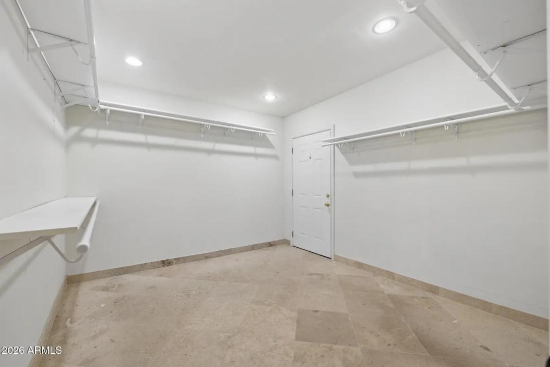 Real Estate Picture 24