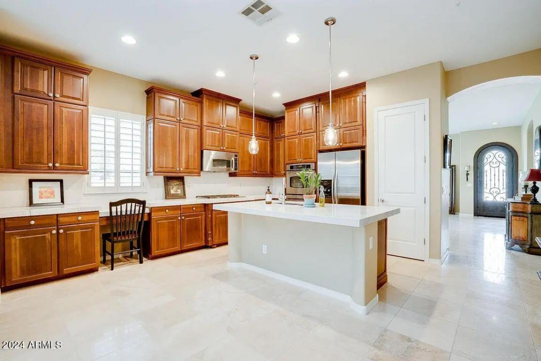 Real Estate Picture 7