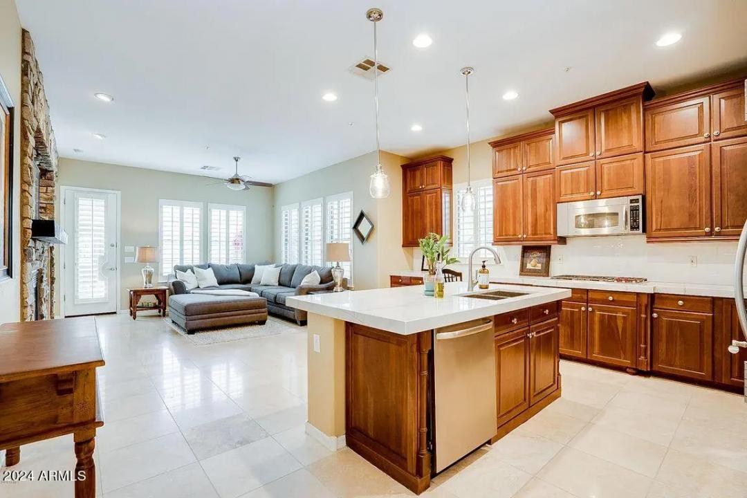 Real Estate Picture 8