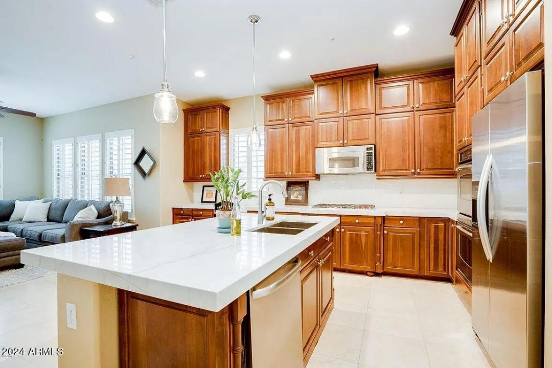 Real Estate Picture 9