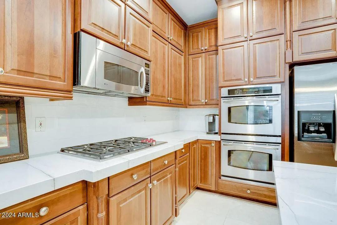 Real Estate Picture 11