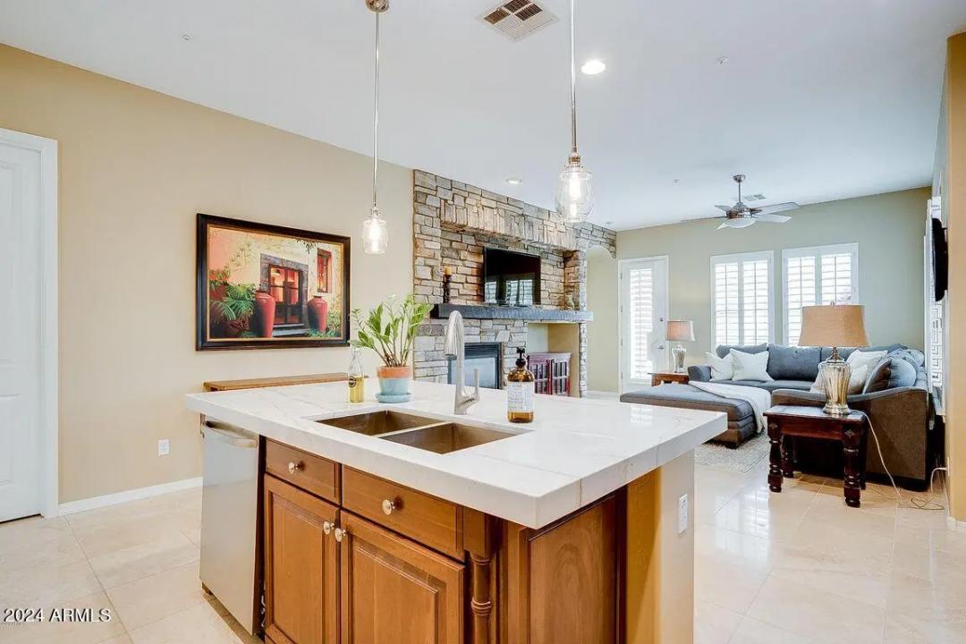 Real Estate Picture 12