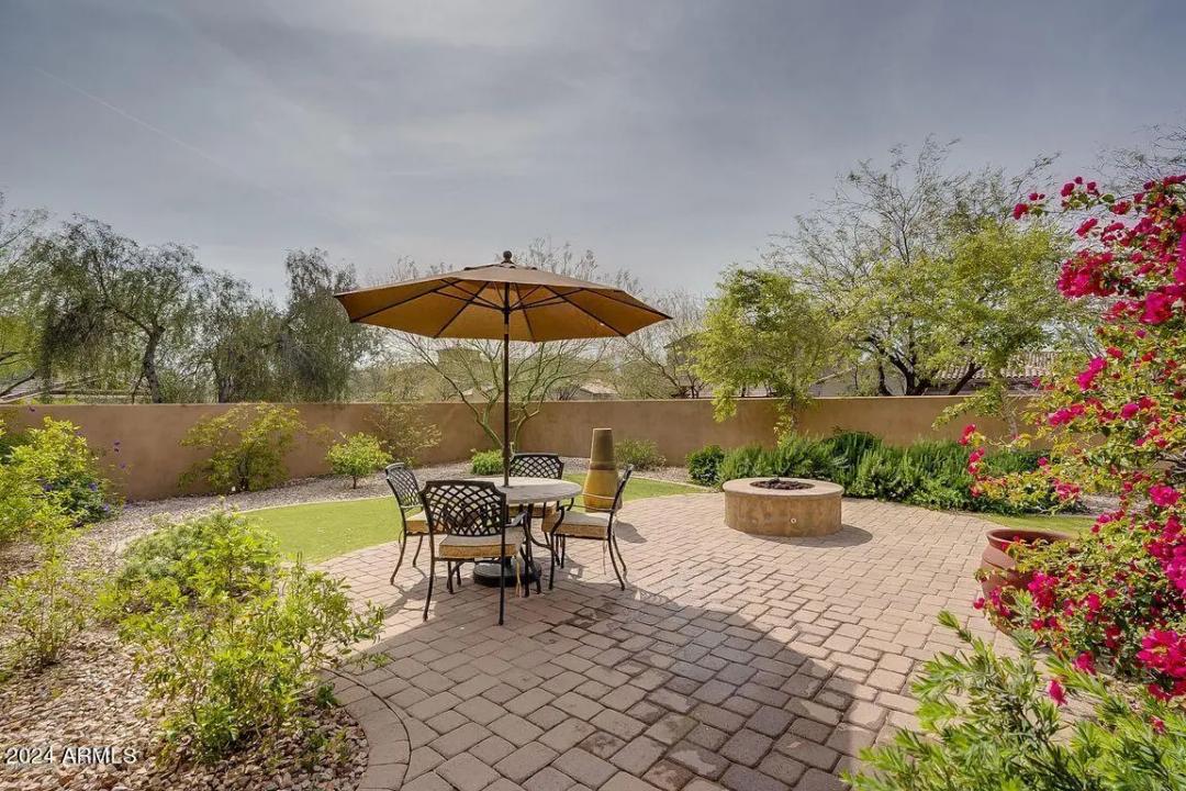 Real Estate Picture 4