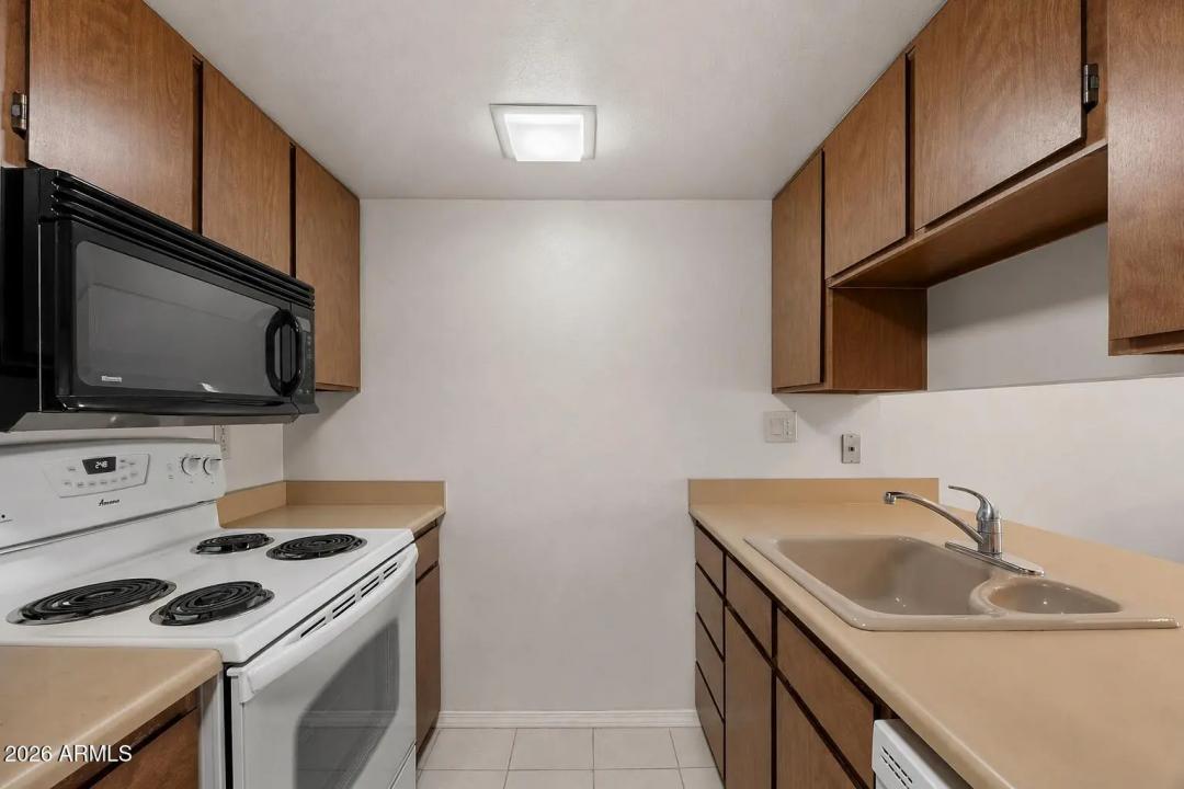 Real Estate Picture 4