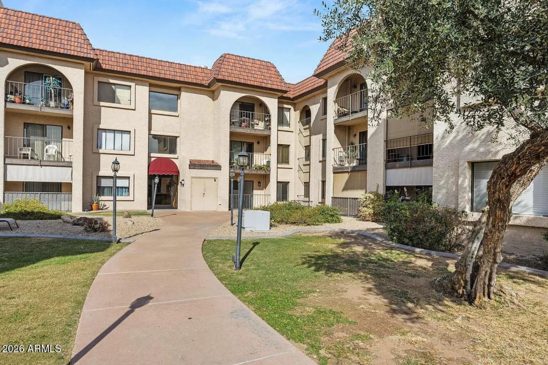 Real Estate Picture 12