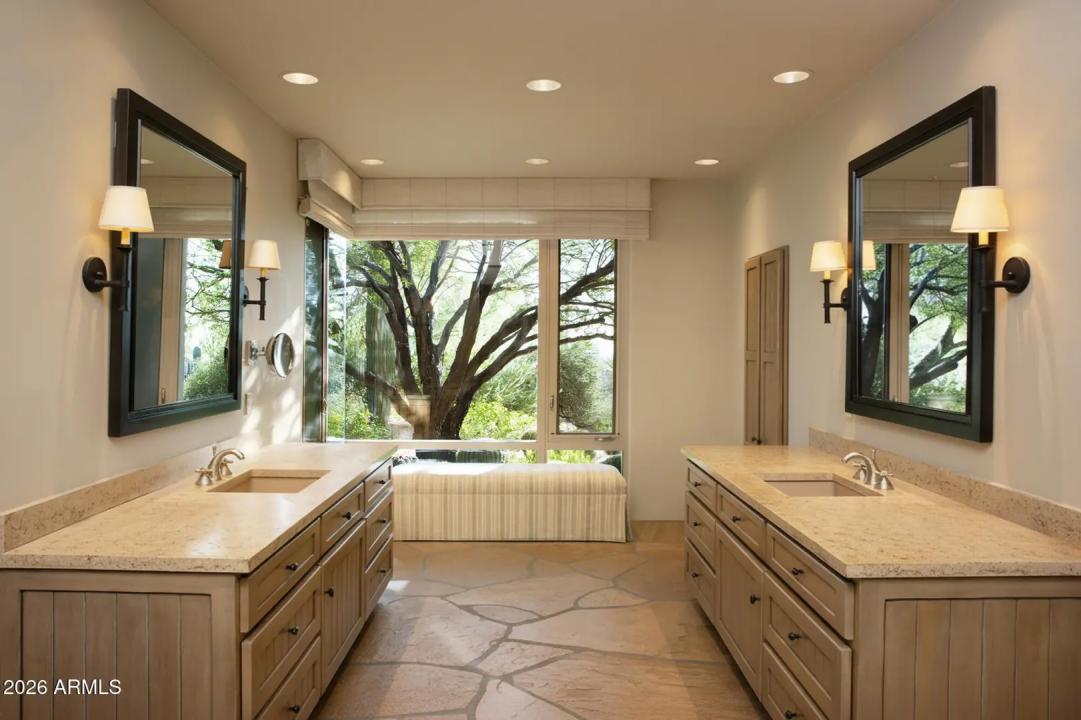Real Estate Picture 18
