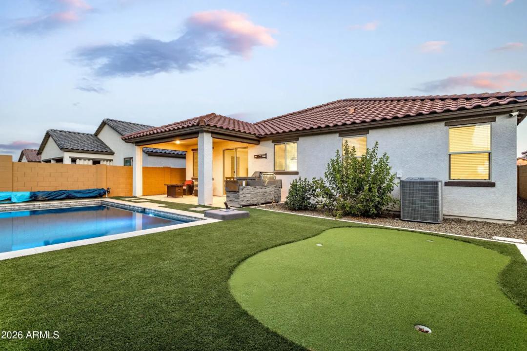 Real Estate Picture 4