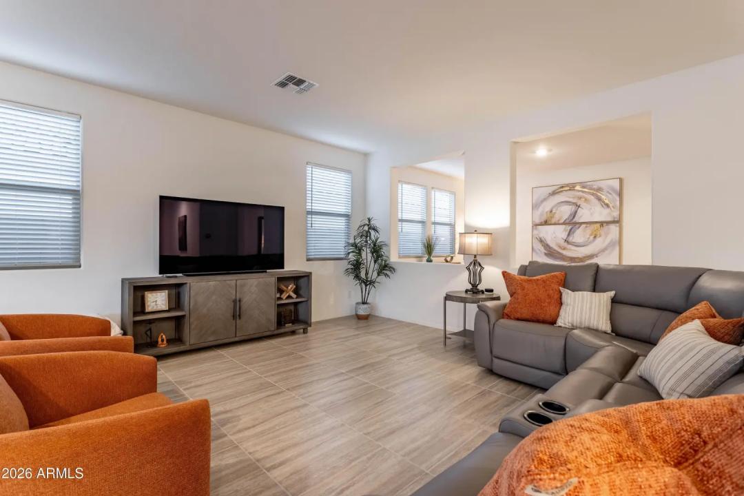 Real Estate Picture 17
