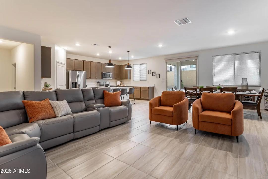 Real Estate Picture 7