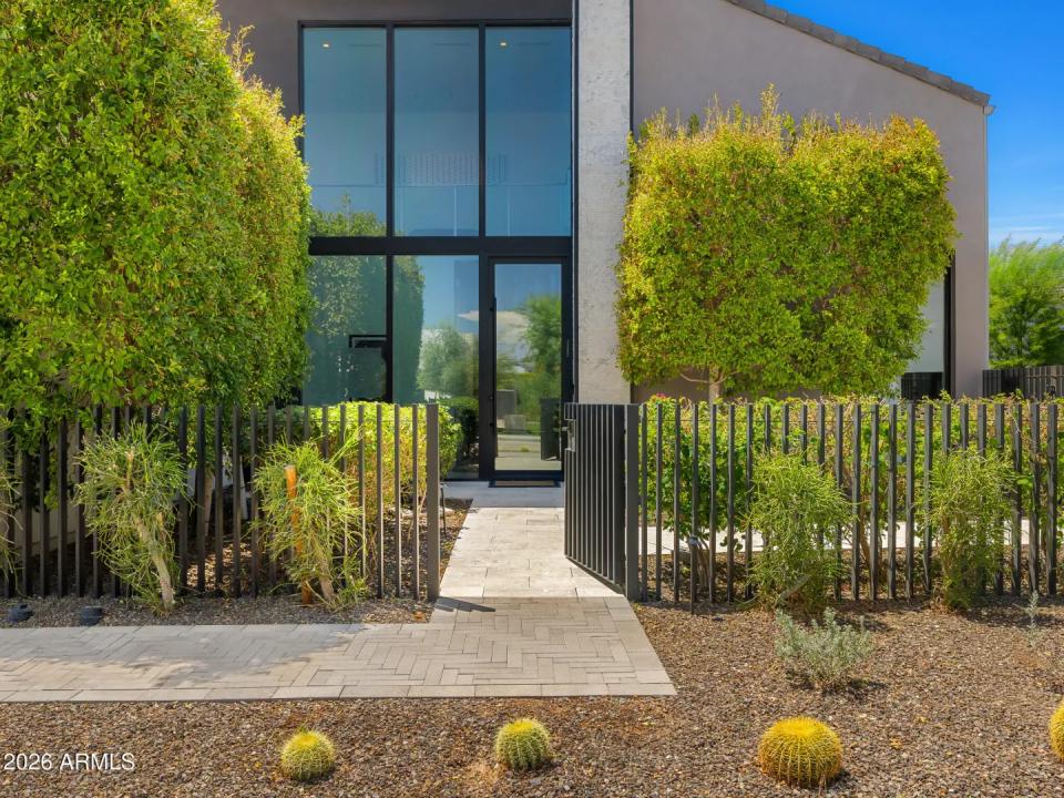 Real Estate Picture 3