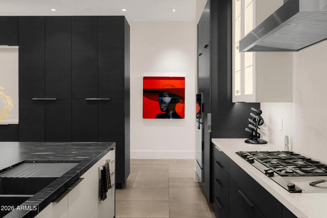 Real Estate Picture 8