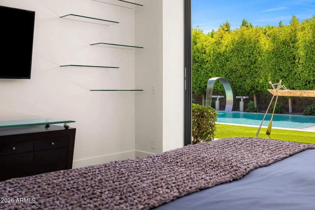 Real Estate Picture 16