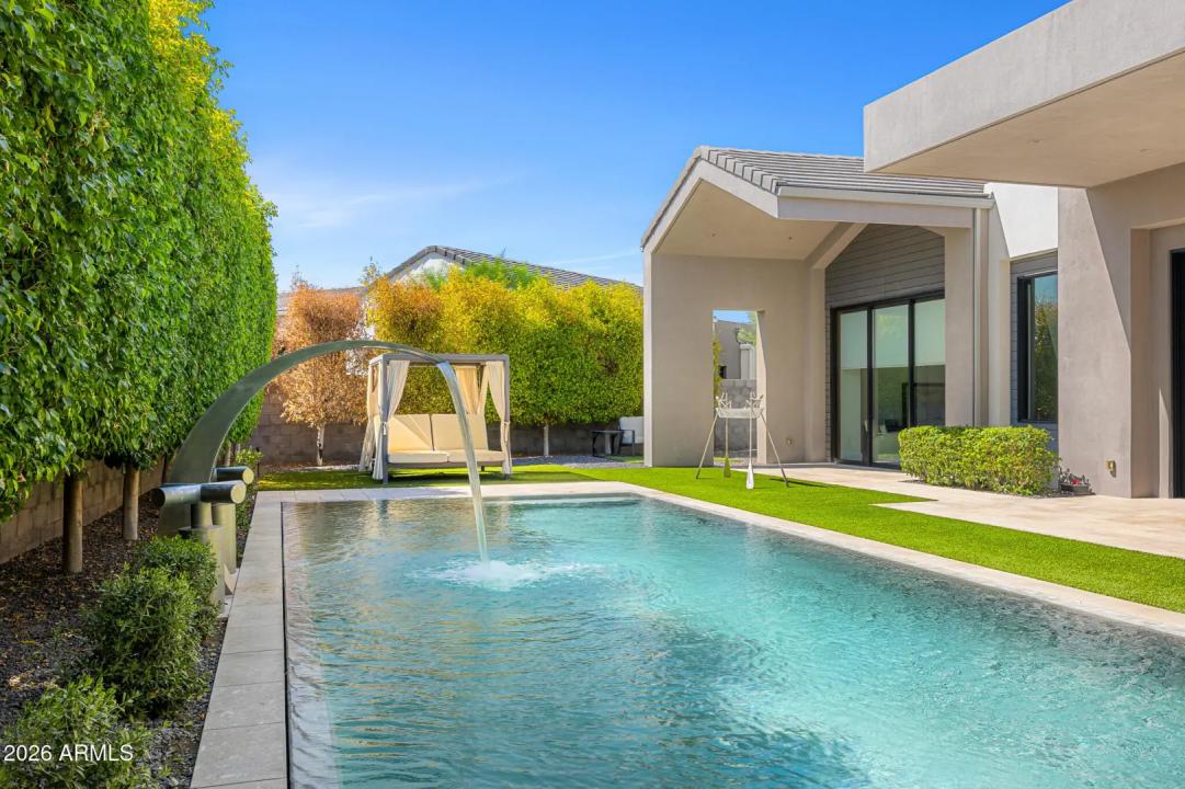 Real Estate Picture 33