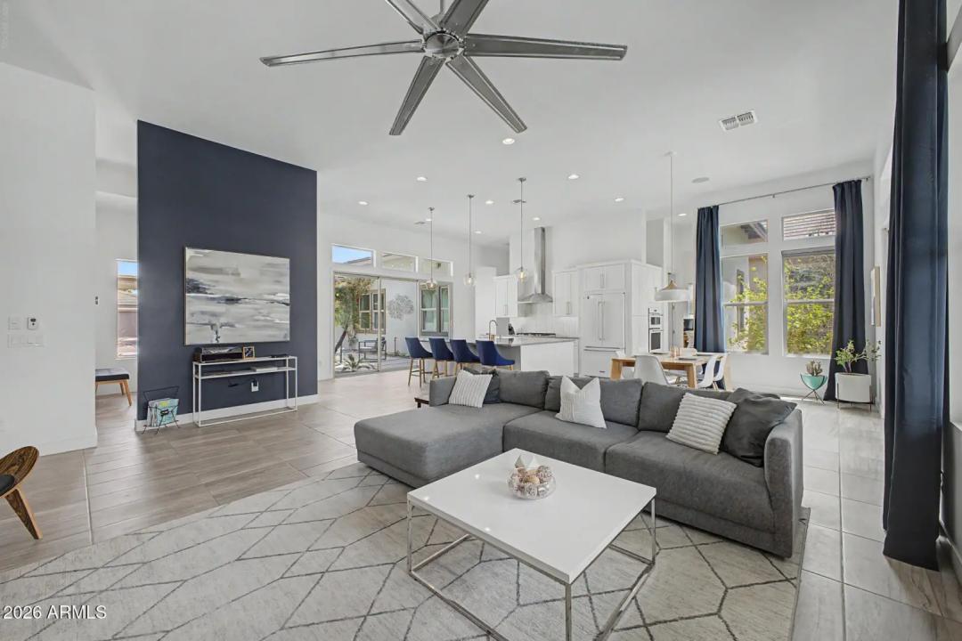 Real Estate Picture 3