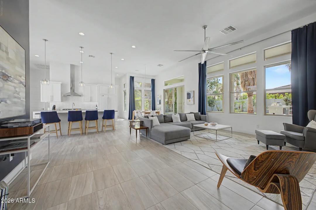 Real Estate Picture 7