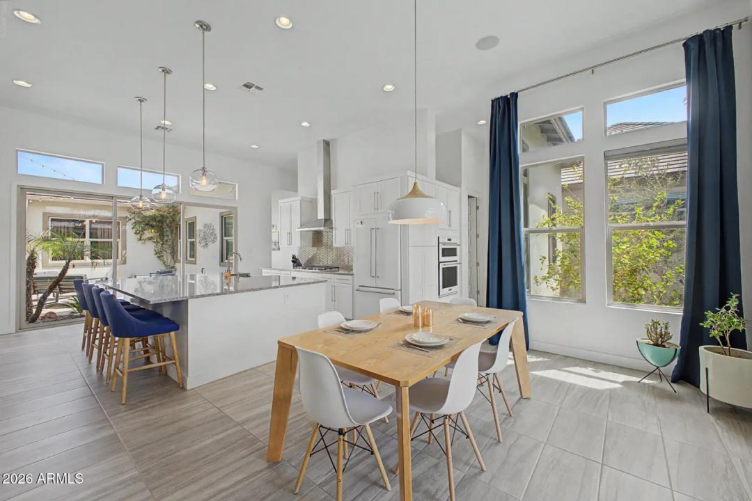 Real Estate Picture 11