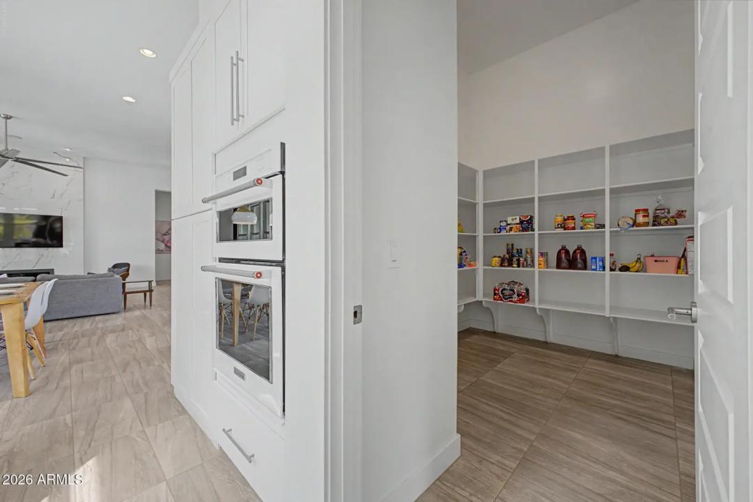 Real Estate Picture 14