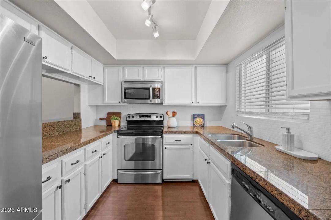 Real Estate Picture 9