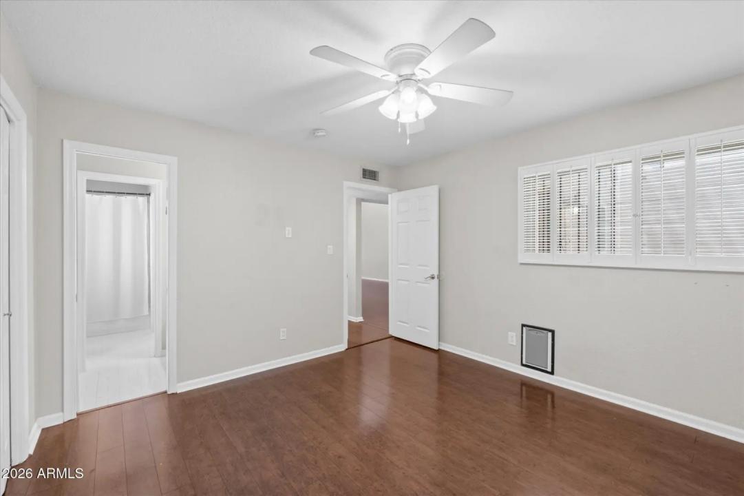 Real Estate Picture 18