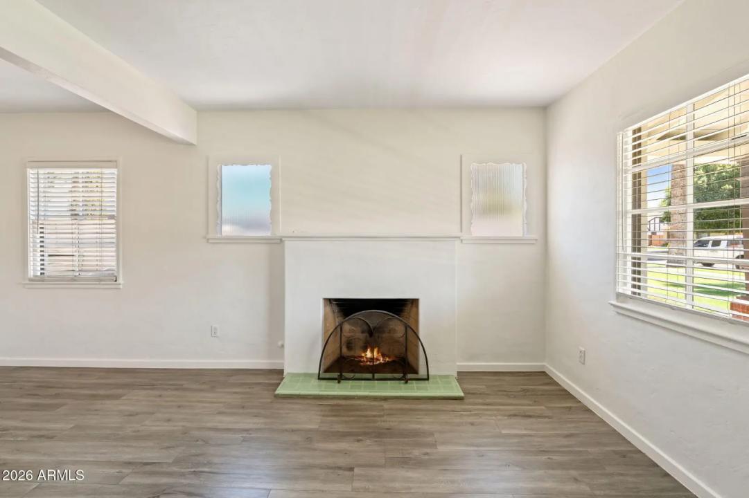 Real Estate Picture 3