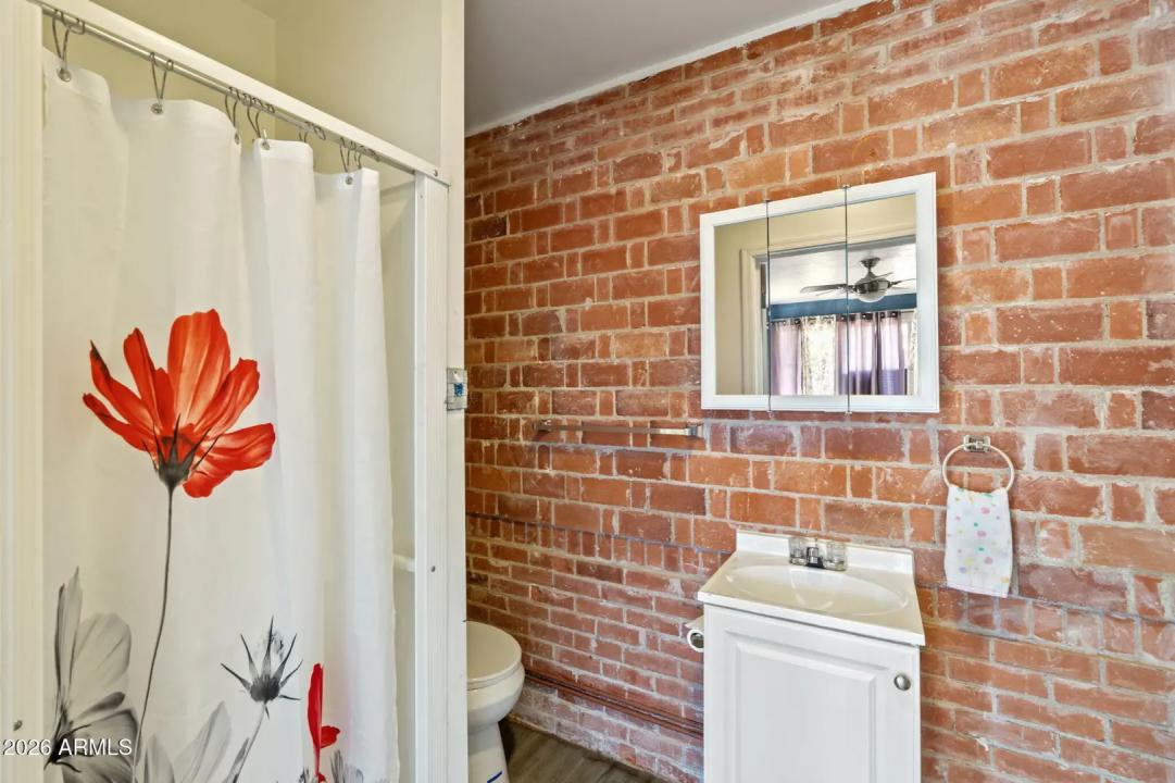 Real Estate Picture 22