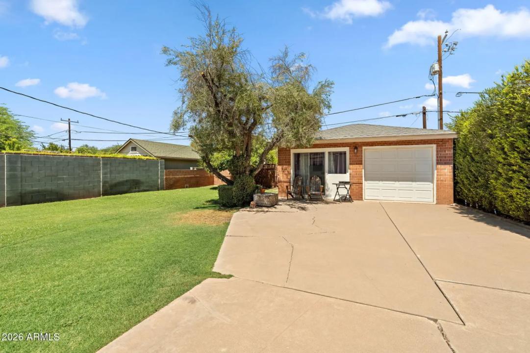 Real Estate Picture 17