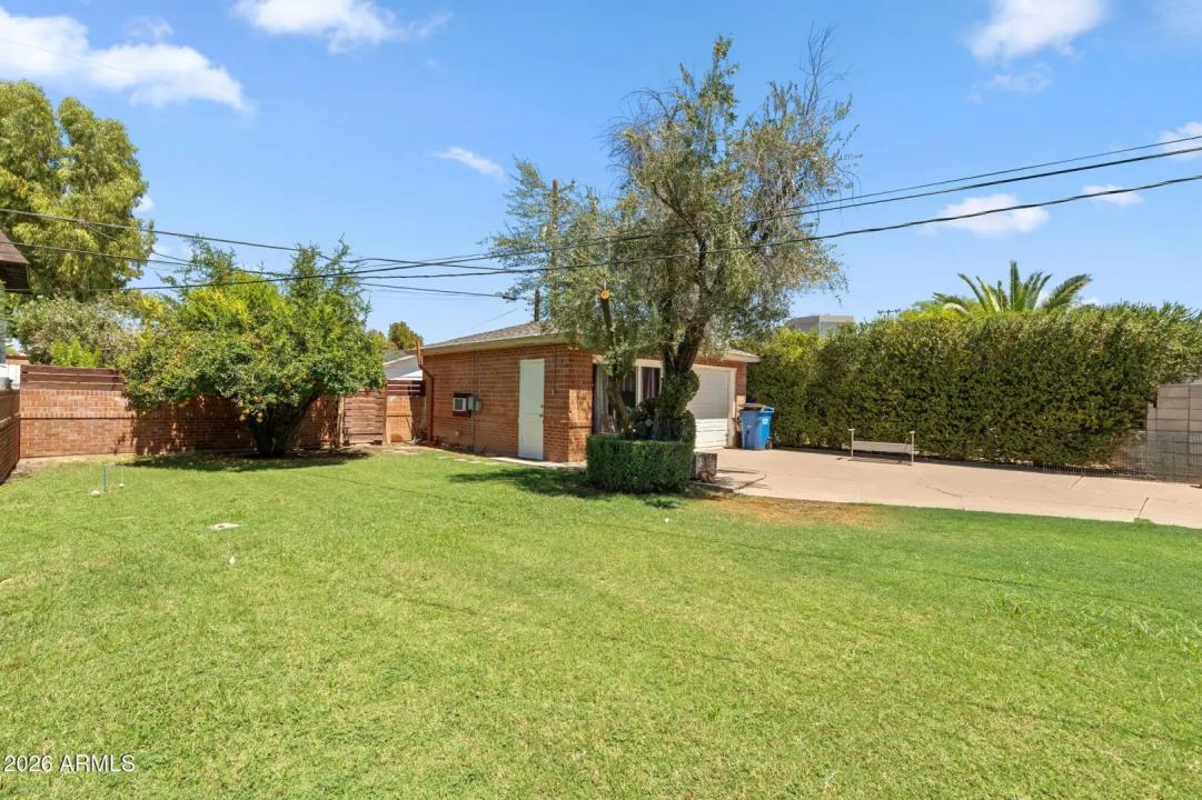 Real Estate Picture 18