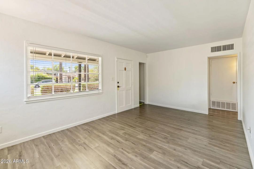 Real Estate Picture 4