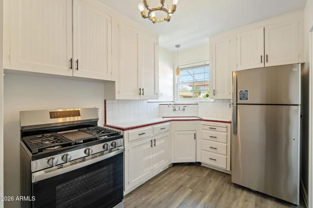 Real Estate Picture 11