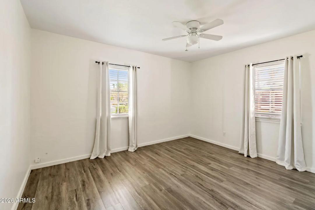 Real Estate Picture 14