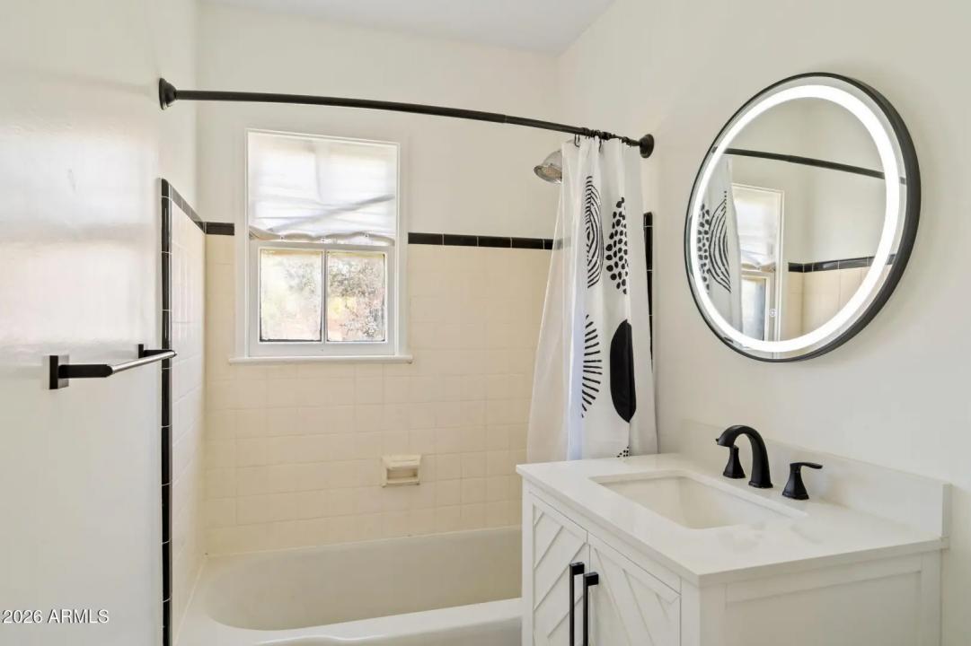 Real Estate Picture 13