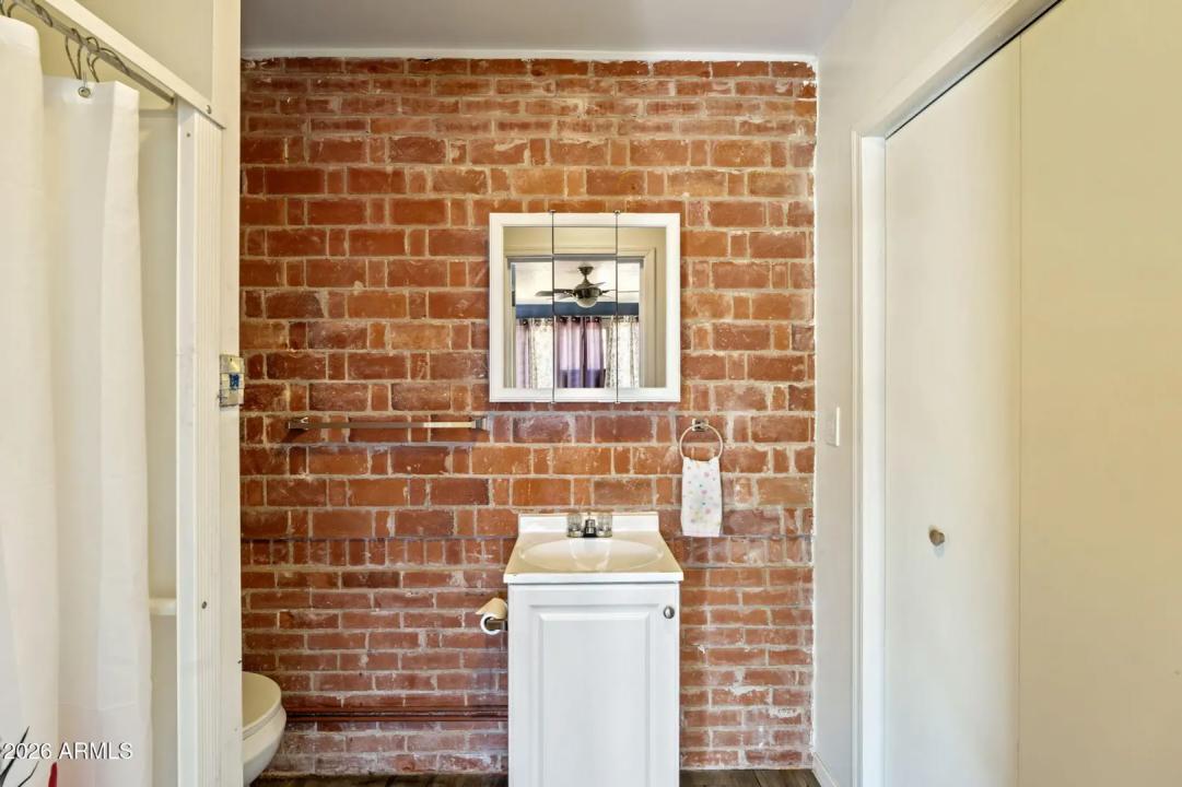 Real Estate Picture 21