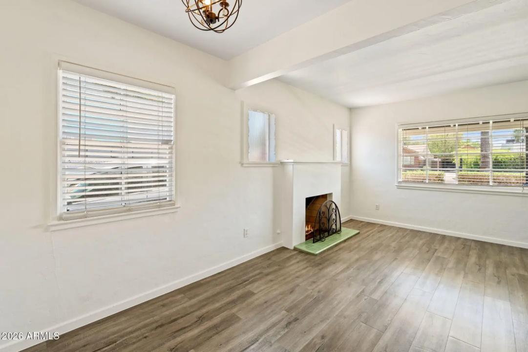 Real Estate Picture 15